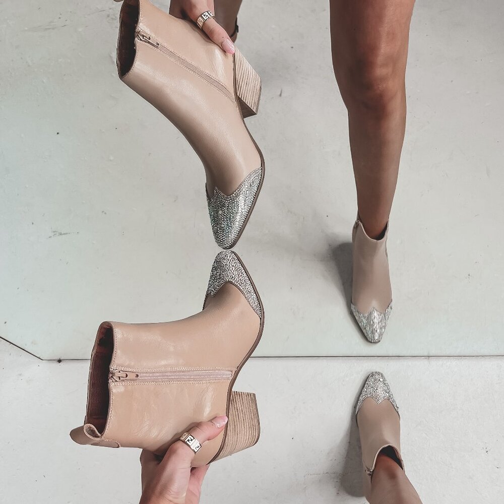 AMAZING LACE MATISSE Blake Rhinestone Pointed Toe Western Bootie Size 6